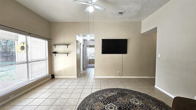 Building Photo - 16975 Meadowlark St