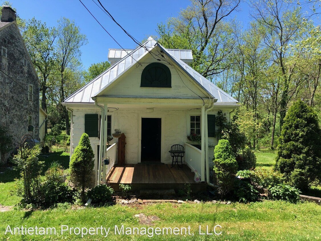 4 Springfield Ln, Williamsport, MD 21795 Room for Rent in