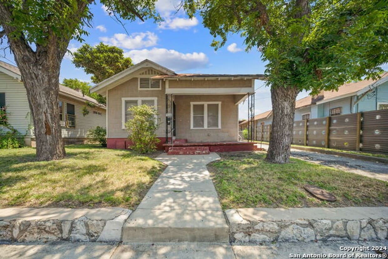 2 Bedrooms and 1 Bathroom located in Denver Heights Subdivision - 2 Bedrooms and 1 Bathroom located in Denver Heights Subdivision