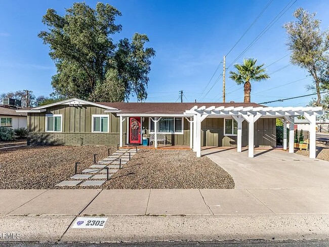 Building Photo - 2302 W Berridge Ln