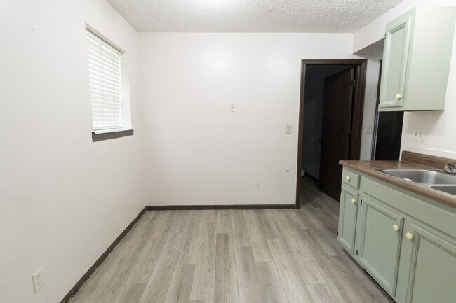 Foto del edificio - 399-401 N Shiloh Ave
