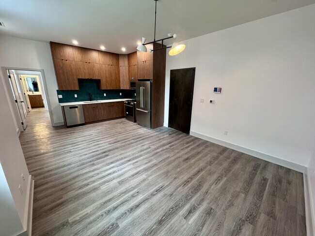 Building Photo - 2424 E Carson