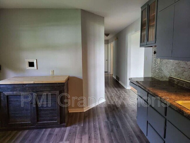 Foto del edificio - 1425 S Fairview Ave
