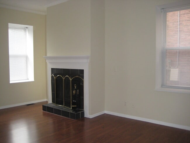 Living room - 4319 Lindell Blvd