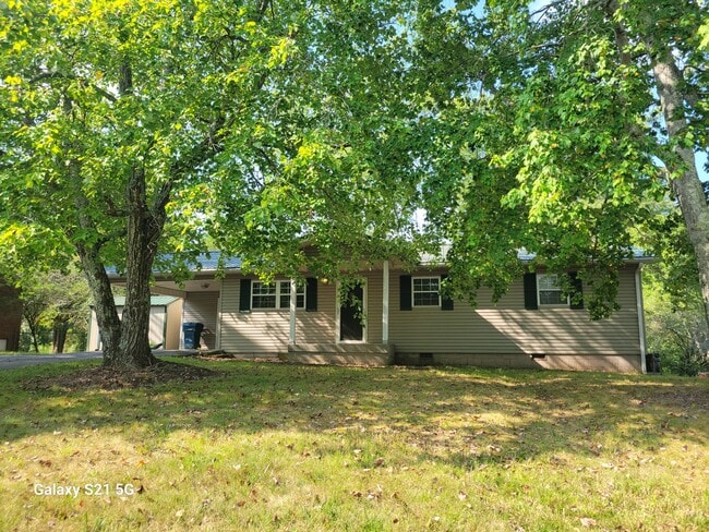 Building Photo - 253 Ivanhoe Ln