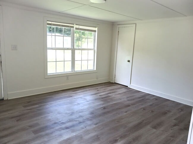 Foto del edificio - One Bedroom House Availalble for Rent in L...