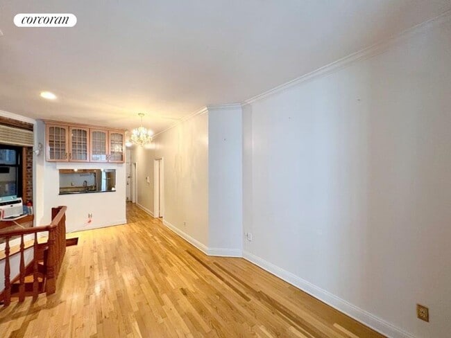 Building Photo - 5 W 107th St