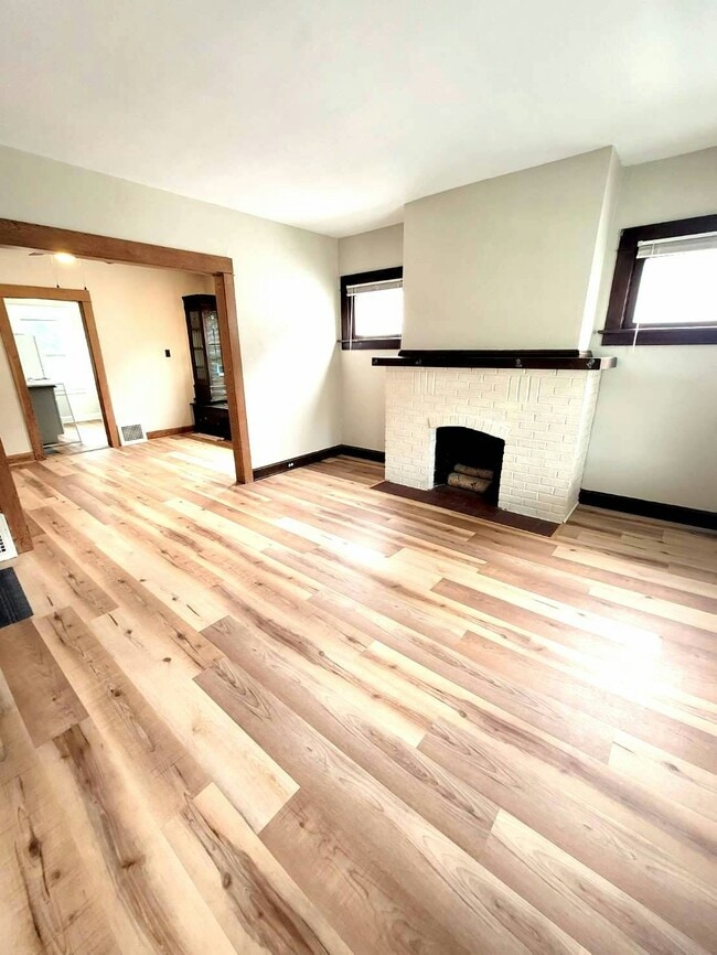 Foto del edificio - 1303 Lakeland Ave