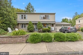 Building Photo - 209 Hillside Ave