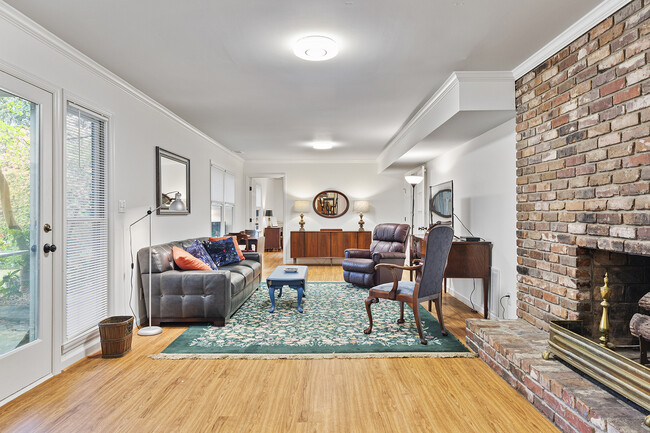 Building Photo - 1170 Kingston Dr NE