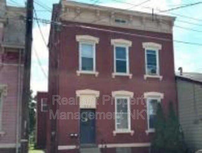 Building Photo - 336 W 8th St