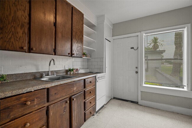 Foto del edificio - 826 3rd Ave N