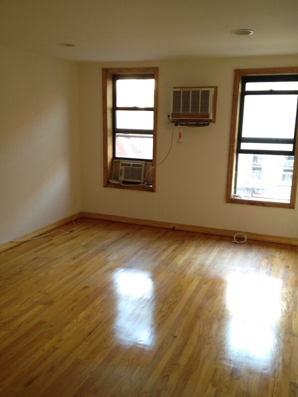 Foto del edificio - 126 E 7th St