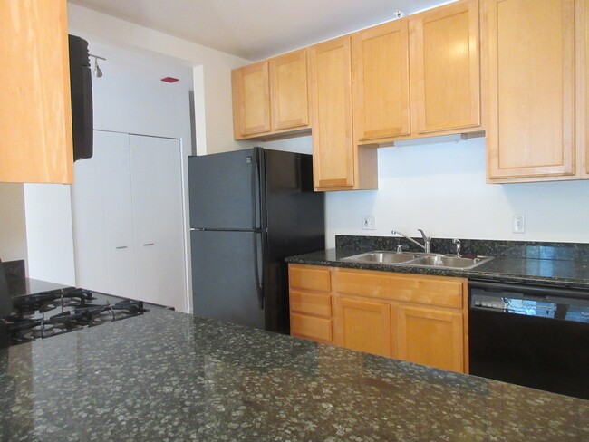 Foto del edificio - 630 N State St
