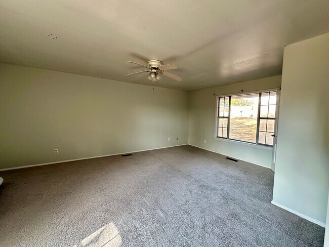 Foto del edificio - Come take a look at this house on the West side of Russellville.