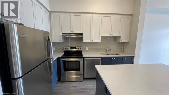 Photo du bâtiment - 200 Lagerfeld Dr