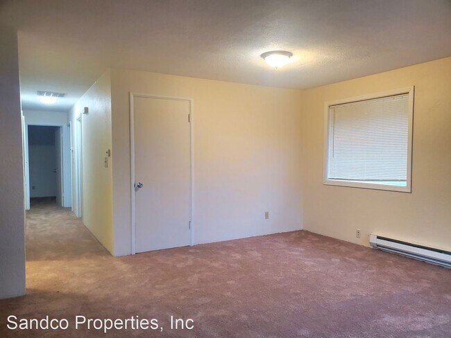 Foto del edificio - 3 br, 1 bath House - 230 E 61st Str