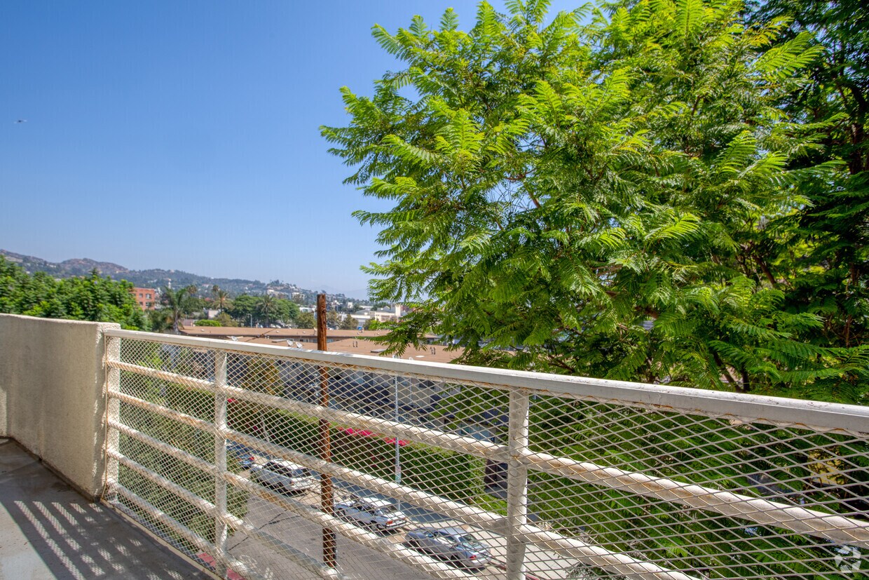 Edgemont Court Apartments Apartments in Los Angeles, CA Westside