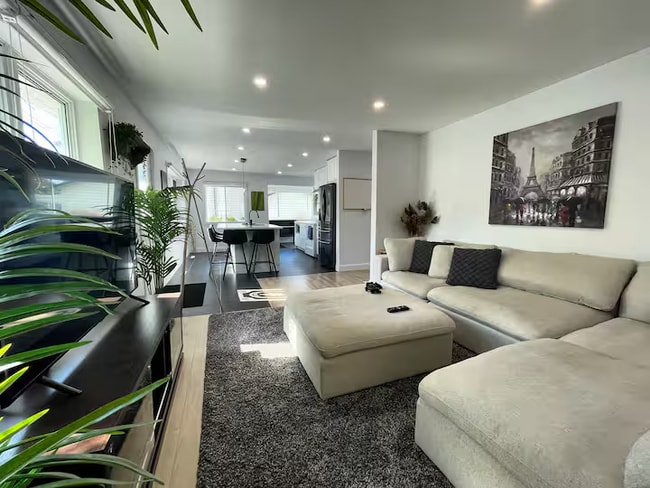 Building Photo - 4495 R. d'Angora