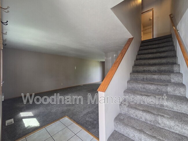 Foto del edificio - 111 N Pondera Ave