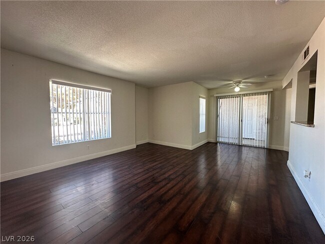Foto del edificio - 6800 E Lake Mead Blvd