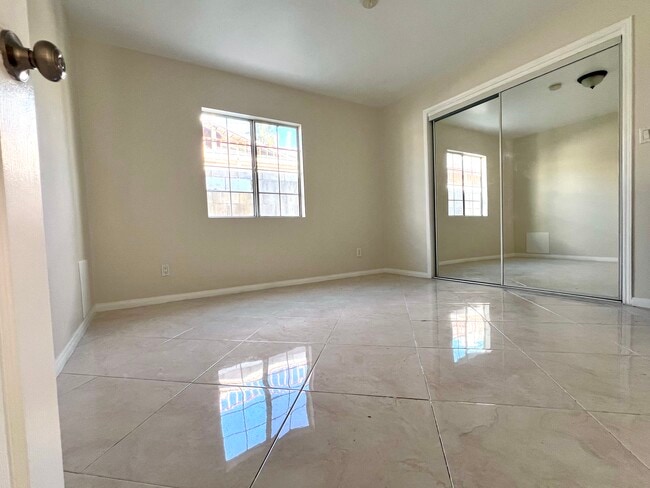 Foto del edificio - 6188 Mesa Ave