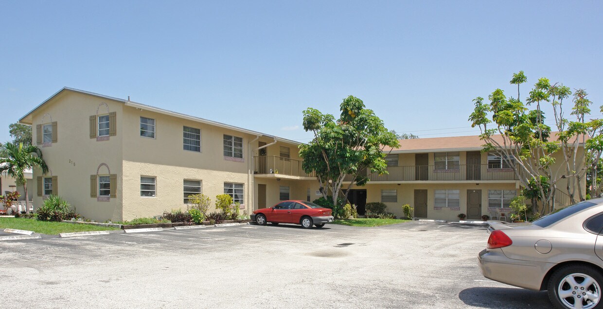 Foto principal - 215 NW 25th St