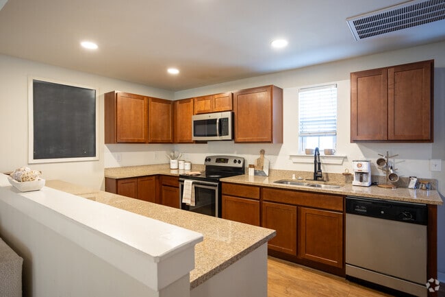 5BD, 5BA - 1,842SF - Kitchen - Diamond Elite Luxury Townhomes