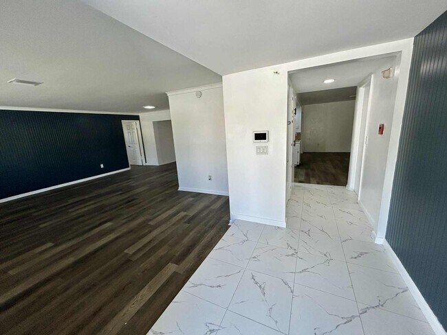 Building Photo - 356 Prima Vista Blvd