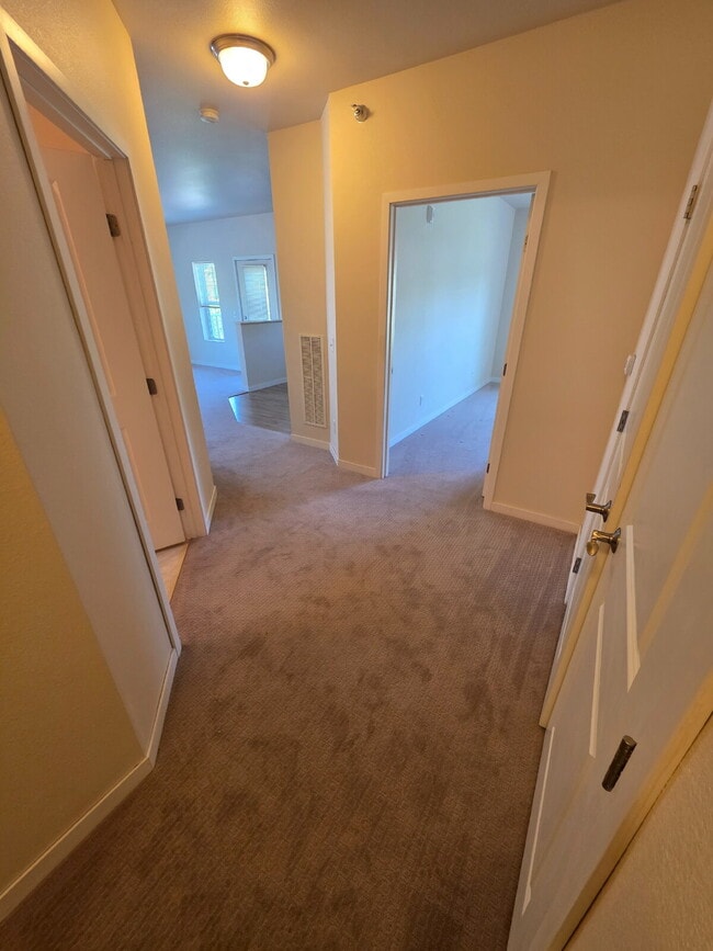 Building Photo - 2 Bedroom | 1 Bathroom 2nd Floor Apartment...