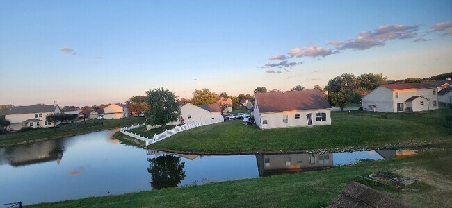 Foto del edificio - 2339 Valley Creek W Ln