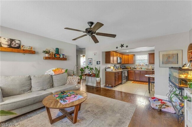 Foto del edificio - 2587 Jaycox Rd