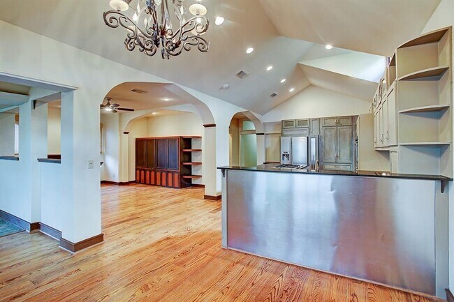 Building Photo - 1240 Peden St