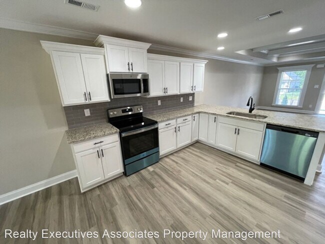 Building Photo - 3 br, 2 bath House - 238 Sand Hills Drive