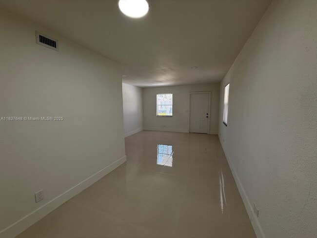 Building Photo - 1494 W 34th St