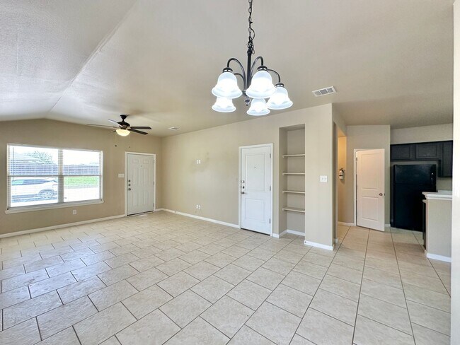 Building Photo - 4306 Ivory Ln
