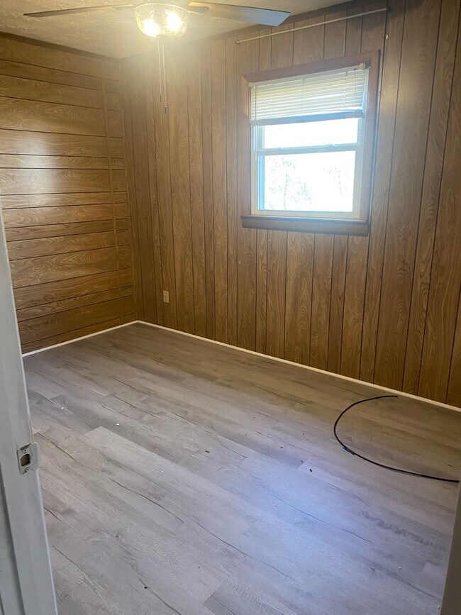 Building Photo - 2/1 Duplex for rent