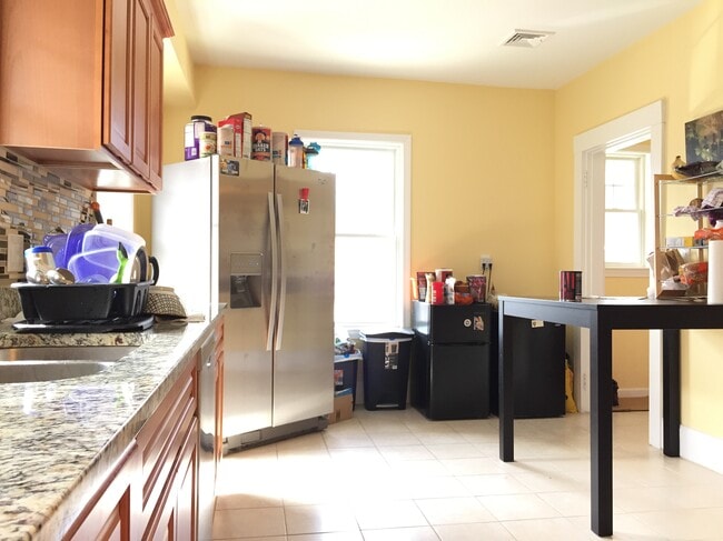 Building Photo - 74 Moraine St