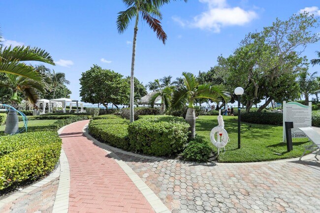 Foto del edificio - 3000 S Ocean Dr