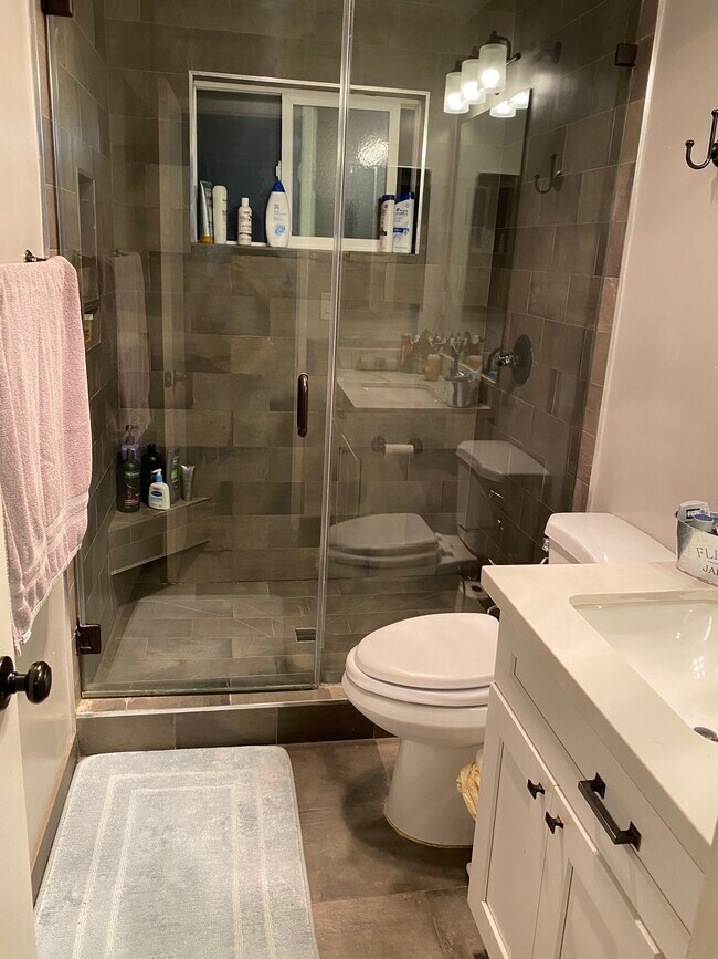 Bathroom - 4909 Gaviota Ave