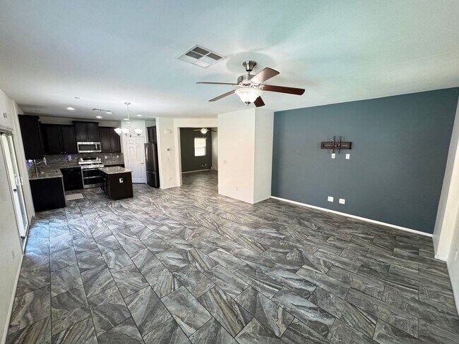 Foto del edificio - Your Next Home Awaits | 4 Bed, 3 Bath with Private Pool
