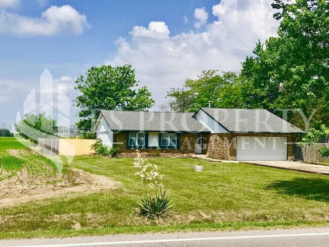 Building Photo - 3820 Five Points Rd