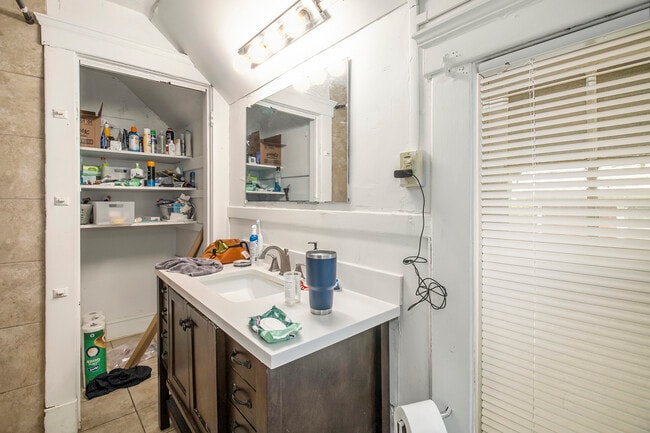 Foto del edificio - 852 Brookwood-