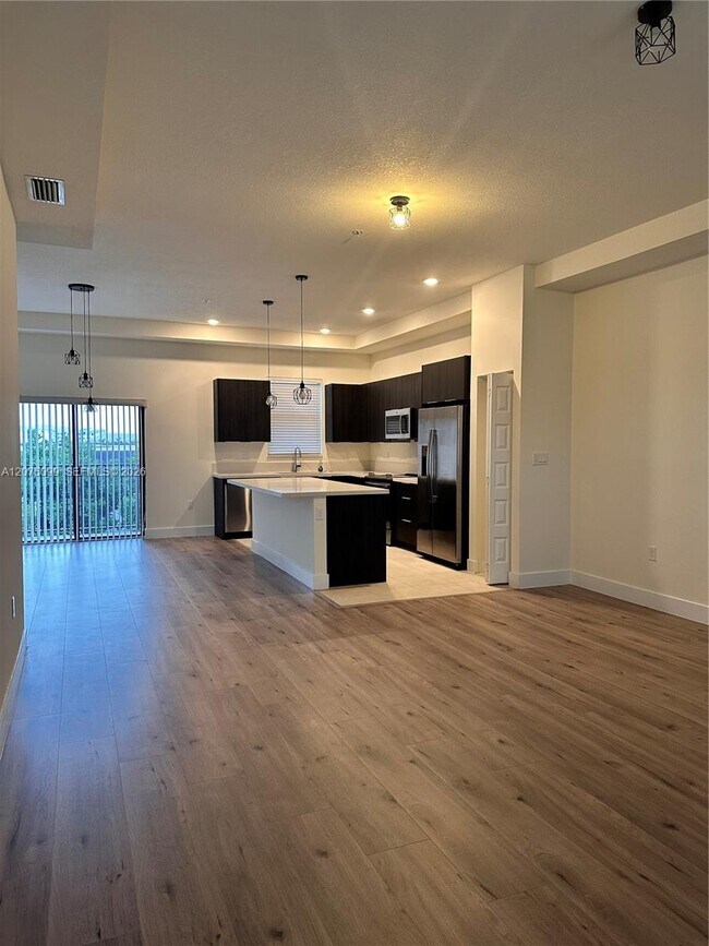 Foto del edificio - 10437 NW 82nd St