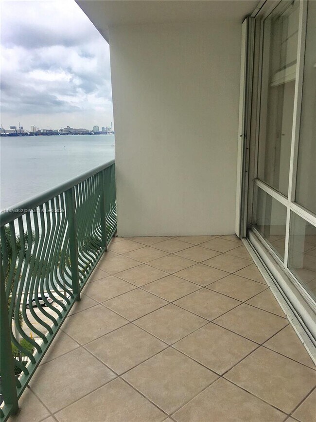 Foto del edificio - 1408 Brickell Bay Dr