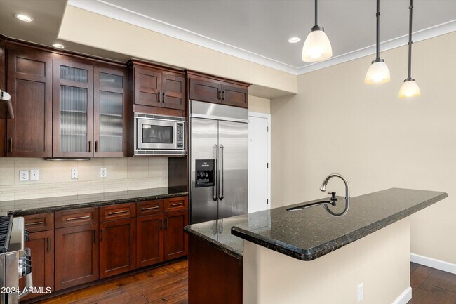 Foto del edificio - 4931 N Woodmere Fairway