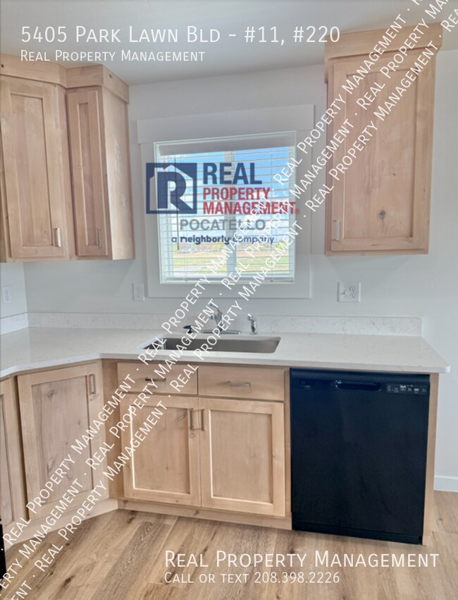 Building Photo - 5405 Park Lawn Dr