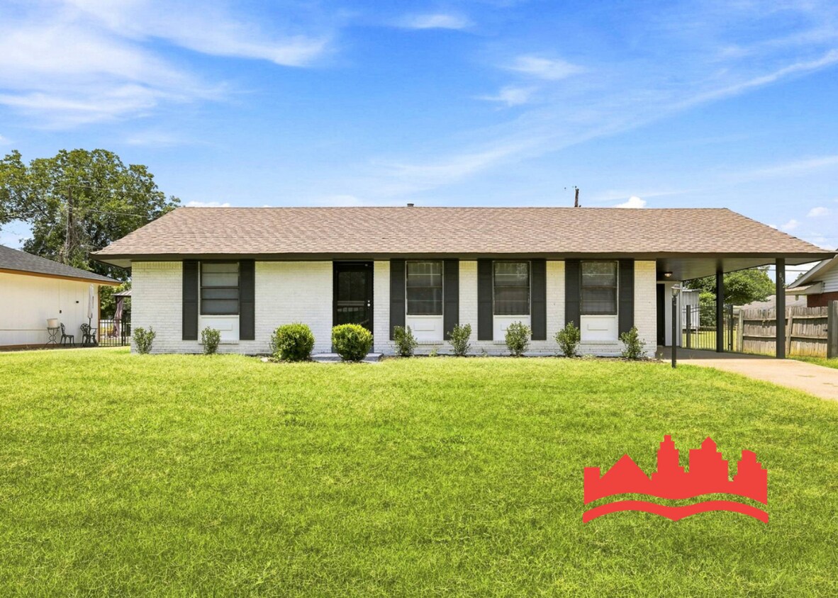Photo - Welcome to 852 Parkrose Road!