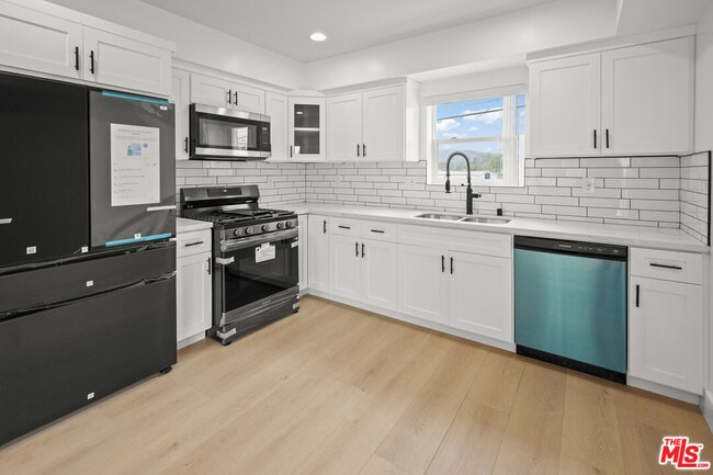 Building Photo - 2700 Fletcher Dr