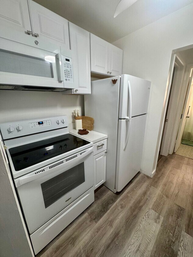 Primary Photo - 113 N Lakeside Dr